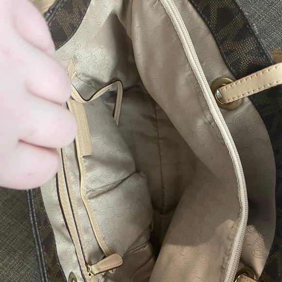 Michael Kors Jet Set Tote Bag - Picture 4 of 5